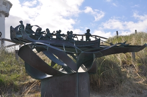 Denkmal im Ortskern von Egmond an Zee